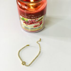 Fine white stone bracelet