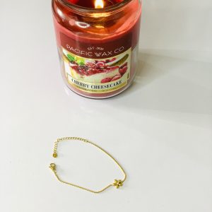 Minimal flower bracelet